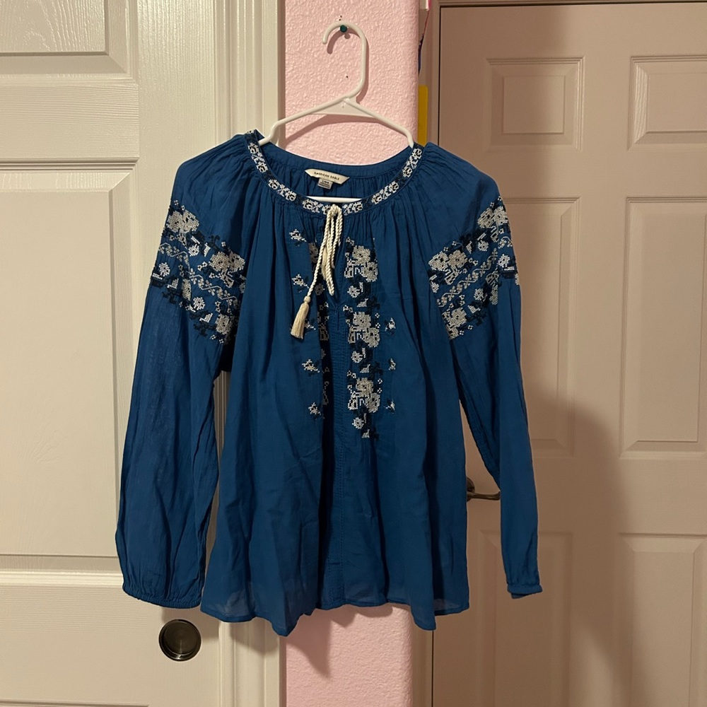 AMERICAN EAGLE BLUE LONG SLEEVE BLOUSE